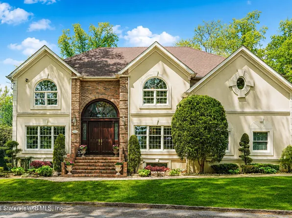 15 The Oval, Staten Island, NY 10304