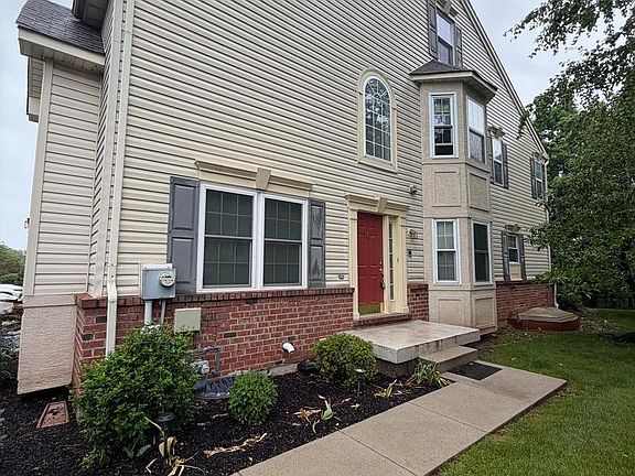 5th image of 114 Williamsburg Way