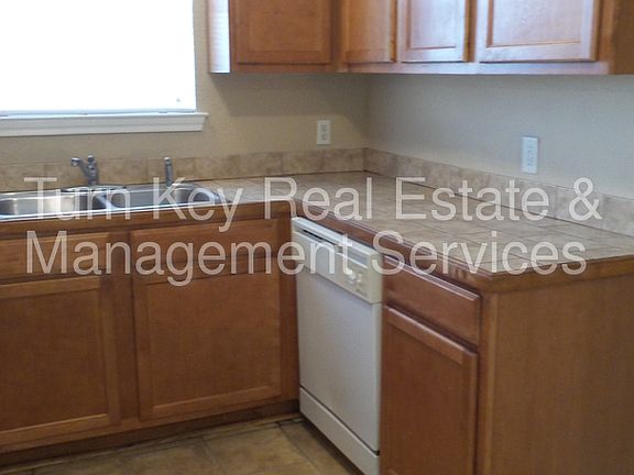 4th image of 1431 E Robert St