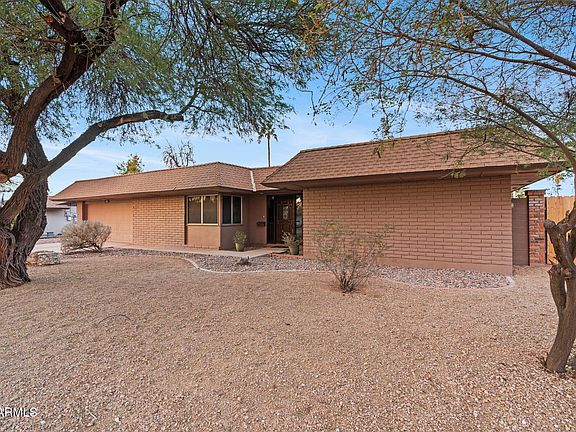 3rd image of 3110 W Paradise Drive