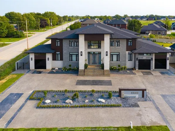 4440 Donato Dr, Lasalle, ON N9H 0L5