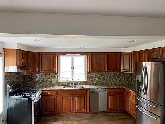 Granite counter top and stainless steel appliances