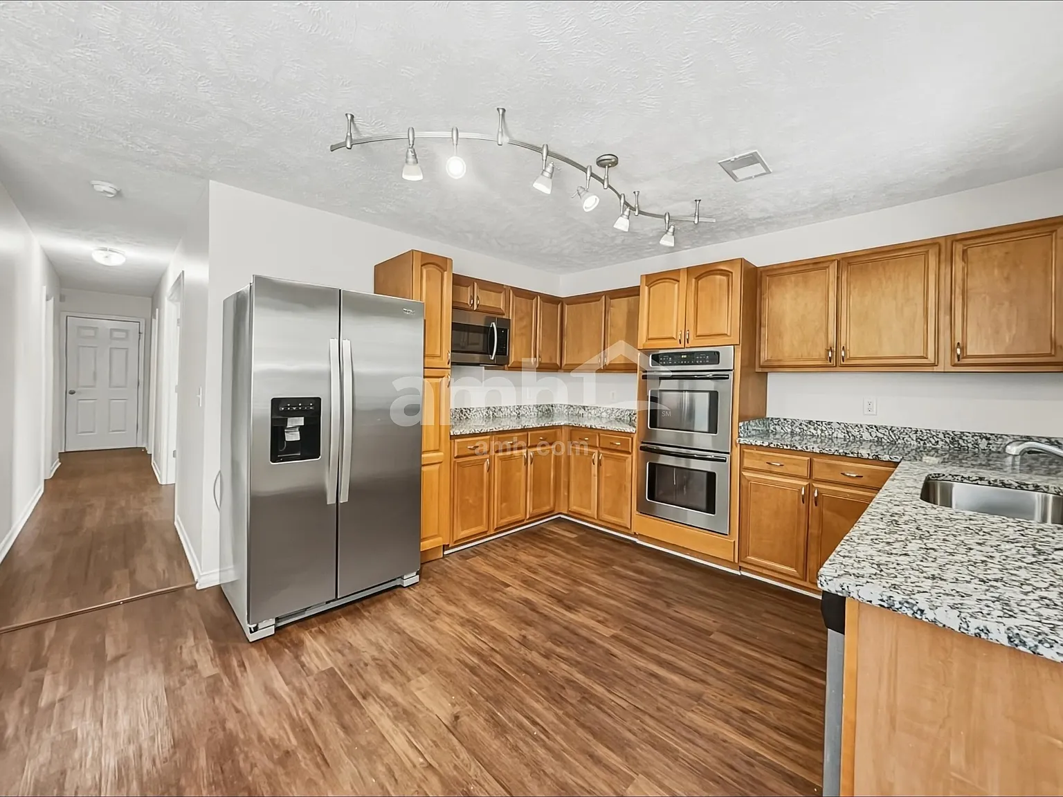 3 bed, 3.0 bath, 2736 sqft, $2,560 — Photo 4