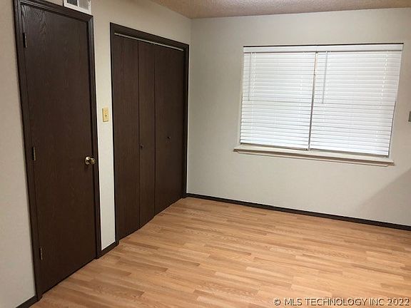 5th image of 13732 S Hickory Pl