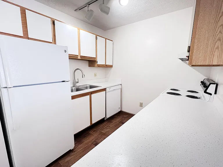 Wyndemere Apartments — Photo 64
