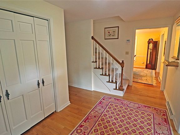4th image of 1420 Highview Dr