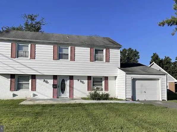 2 Sylvan Ln, Willingboro, NJ 08046