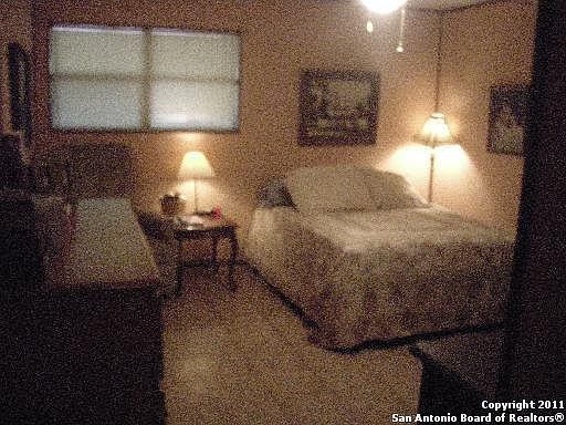 4th image of 472 & 470 California Blvd