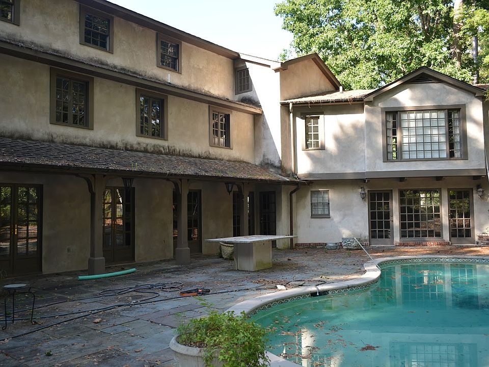 2nd image of 19 Glenview Cir