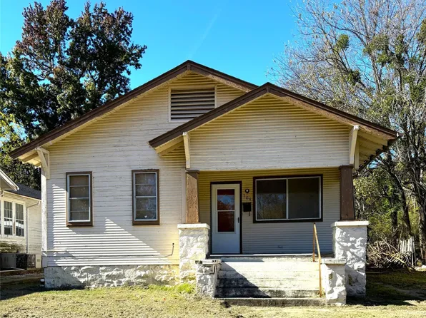 704 S Morton Ave, Okmulgee, OK 74447