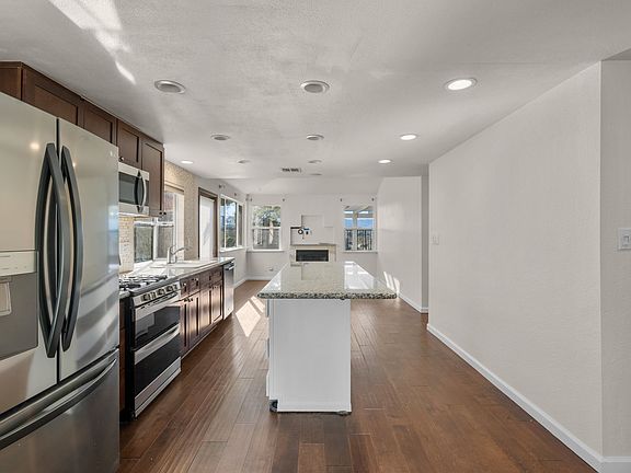 4th image of 24310 Taranto Ave