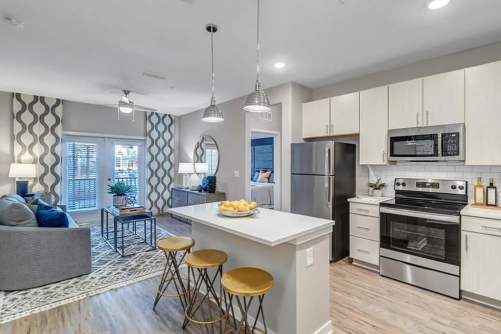 Nexus Brandon Apartments — Photo 1