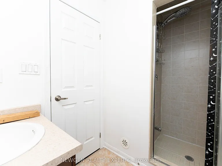 51 Colonel Frank Ching Cres — Photo 39