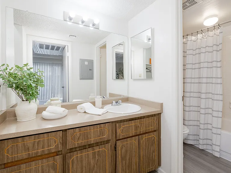 Emerald Apartments — Photo 13