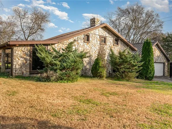 2922 Huffine Mill Rd, Gibsonville, NC 27249