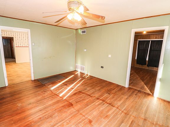 3rd image of 409 E Waylon Jennings Blvd