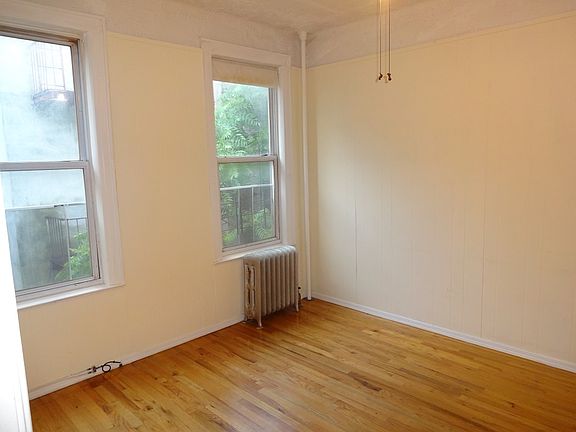 3rd image of 2756 27th St APT 2R
