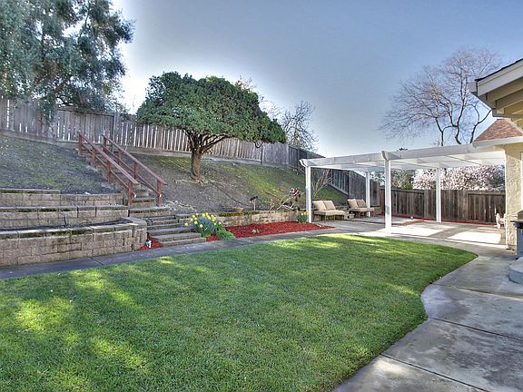 3rd image of 44398 Camellia Dr