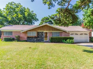 2209 Ingleside Dr, Grand Prairie, TX 75050