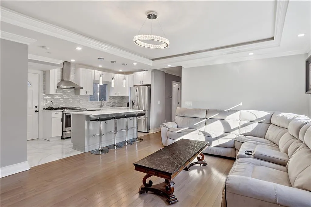 3 bed, 1288 sqft, $4,200 — Photo 3