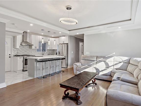 3rd image of 61 Sherwood Ave #1