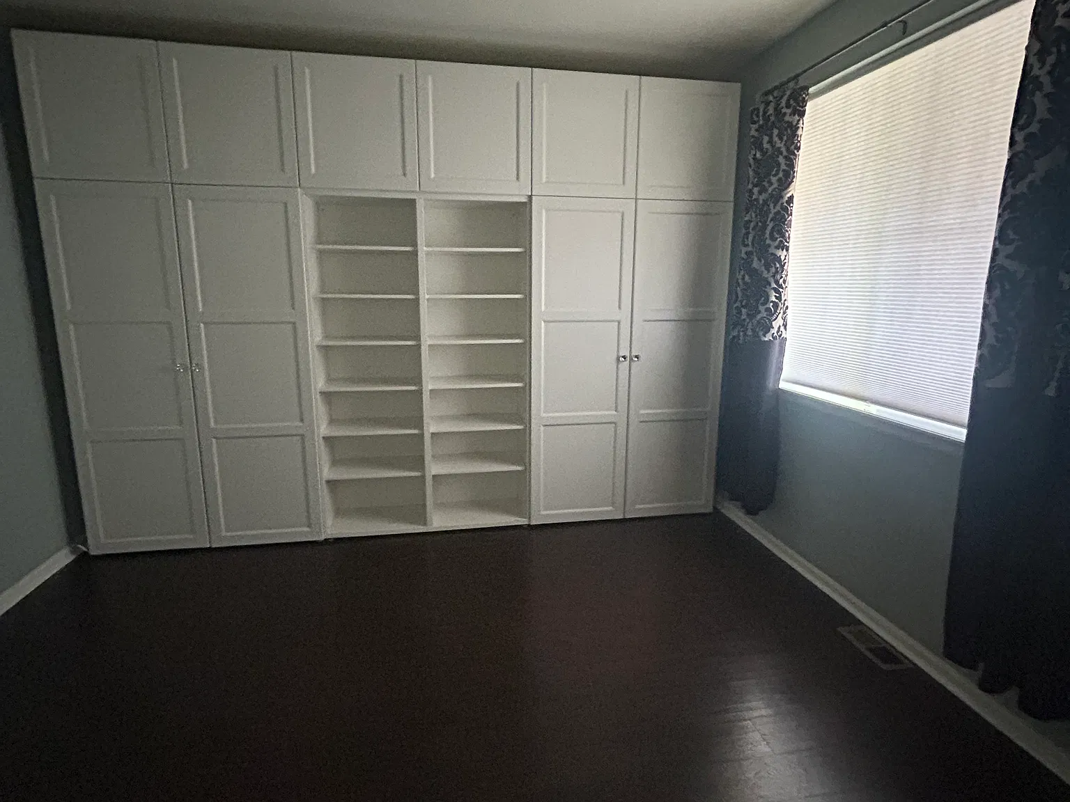 5 bed, 3650 sqft, $3,200 — Photo 3