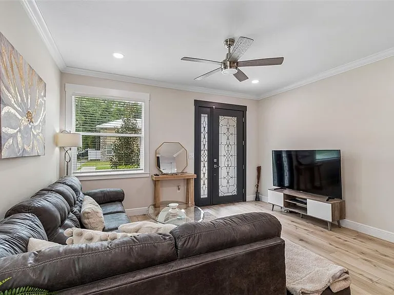 1901 W Cluster Ave — Photo 9