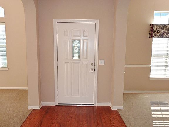 3rd image of 203 Iris Park Ct