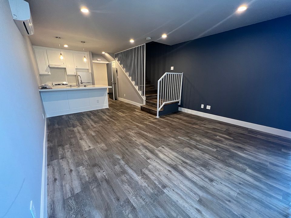 1st image of 4014 Emerald St #1