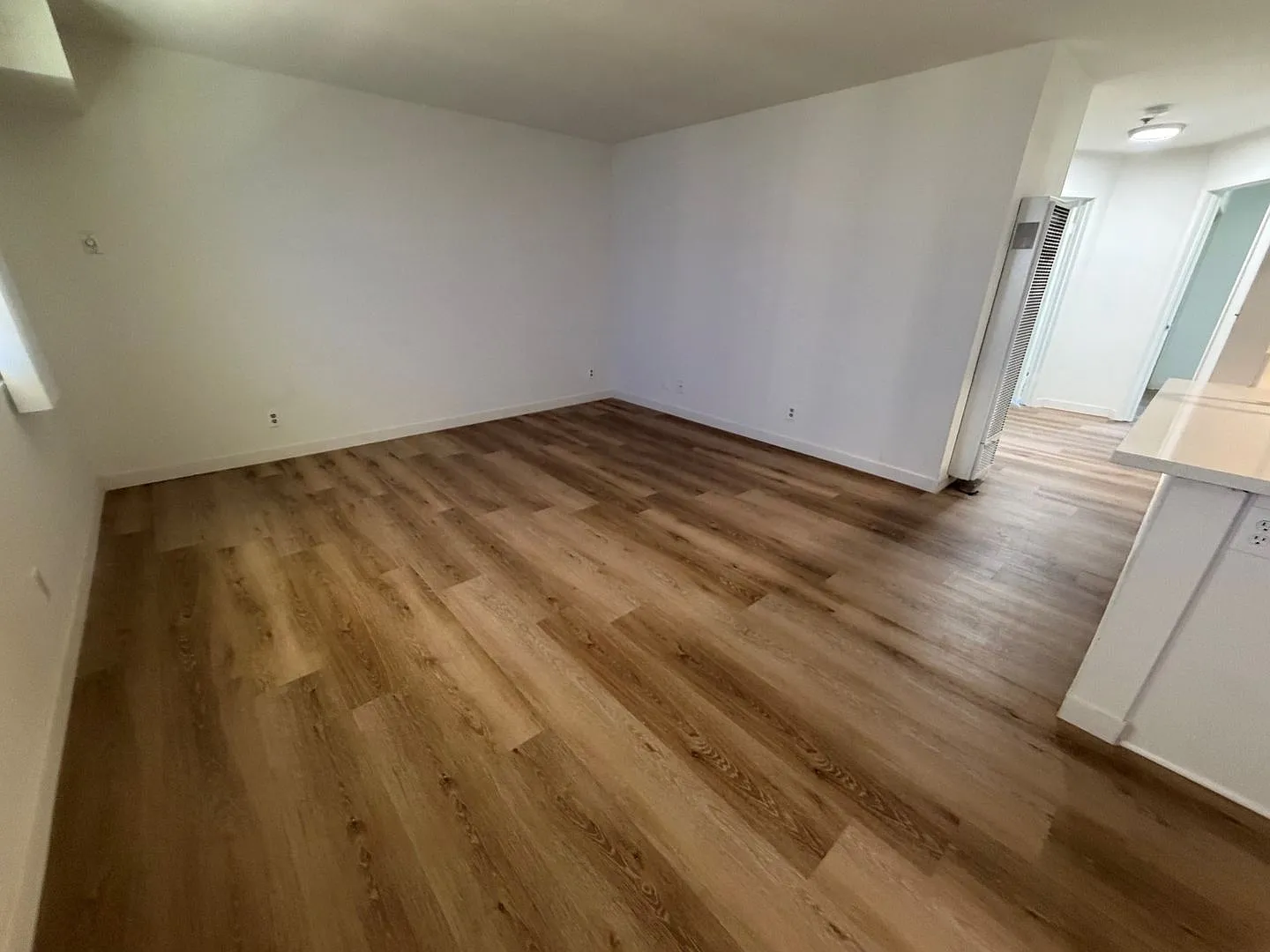 r8907 — Photo 2