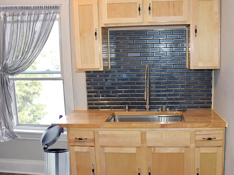 4326 Forest Ave — Photo 9
