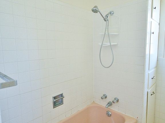 3rd image of 2625 Sheldon St