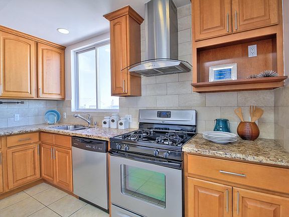 5th image of 25 Palisades Dr