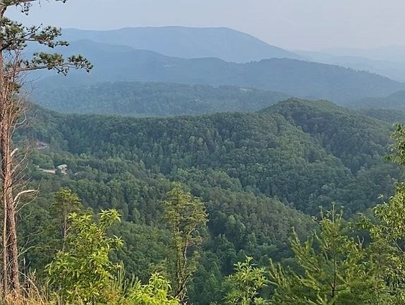 3rd image of 6 Pinecrest Way