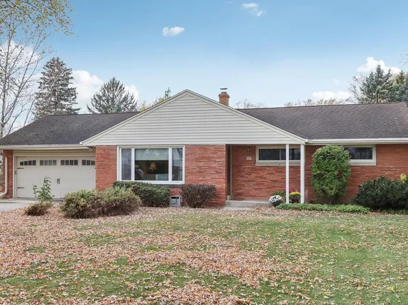 205 N 165th St, Brookfield, WI 53005