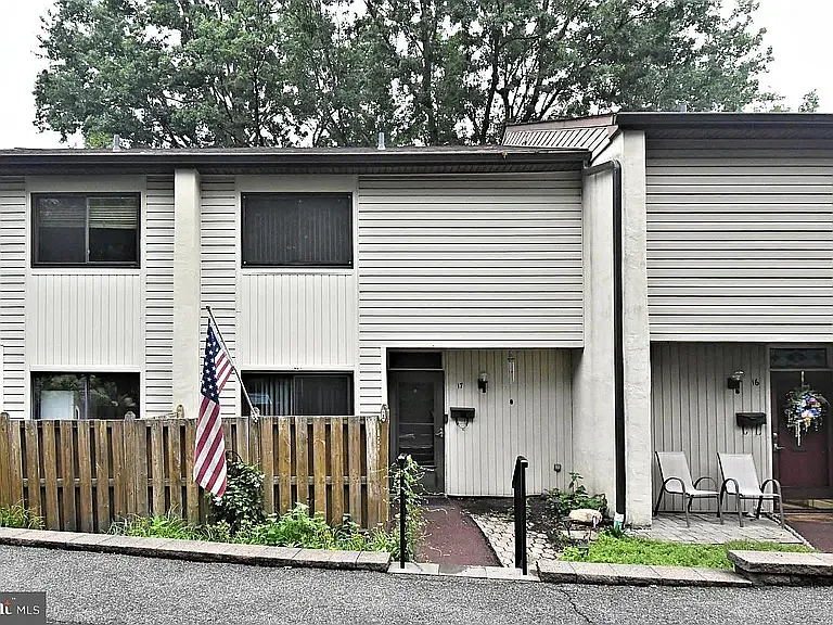 17 Centennial Rd