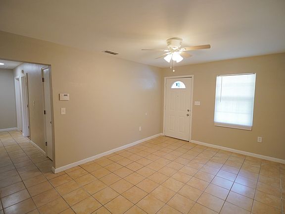 3rd image of 2808 Southwood Dr