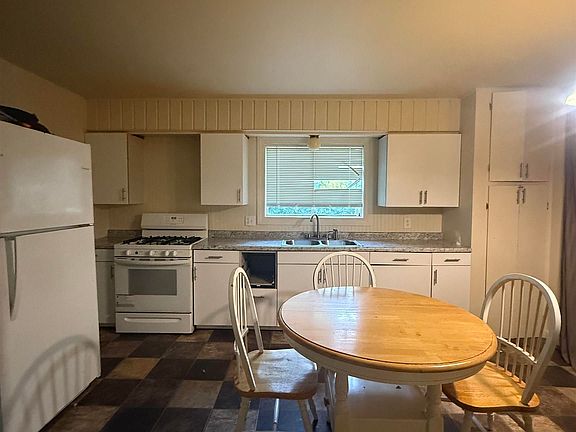 2nd image of 2675 Indiana Ave