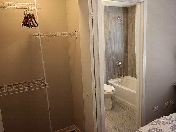 5th image of 3108-10 W Sunnyside Ave #3R