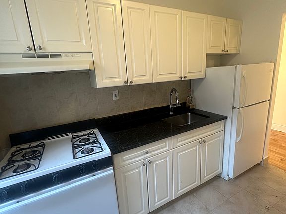 3rd image of 913 McLean Ave #F1