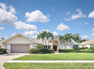 17 Falconwood Ct, Fort Myers, FL 33919