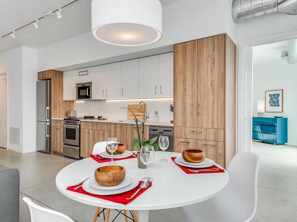 1st image of 841 E 64th St #302