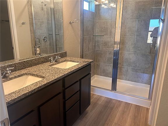 5th image of 1002 Verona Dr