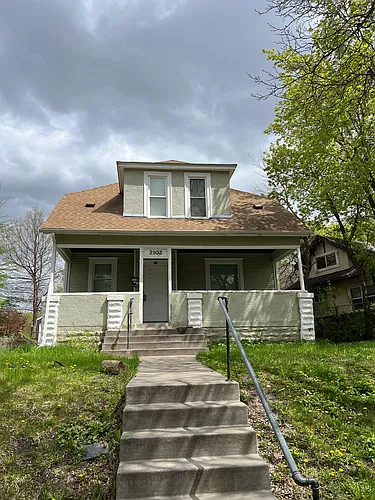 2102 Oliver Ave N Photo 1