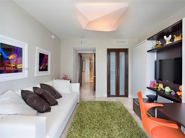 5875 Collins Ave #1008 — Photo 19