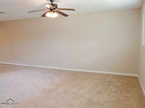 4th image of 2402 Ivanhoe Ln