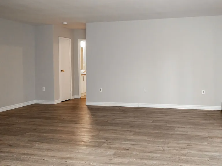 1223 Richmond St — Photo 6