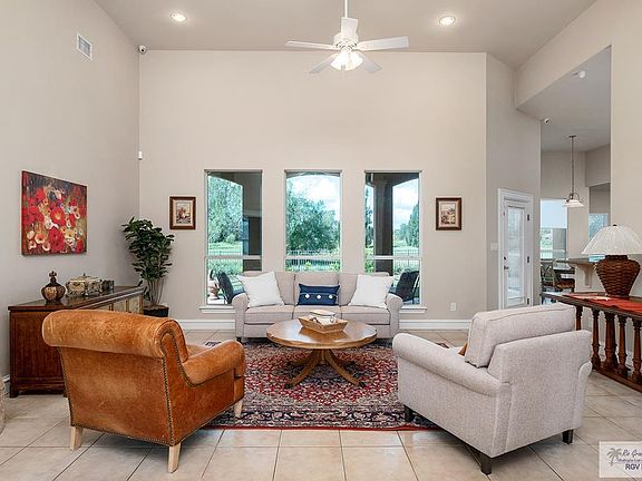2nd image of 1018 Avenue De Estrellas