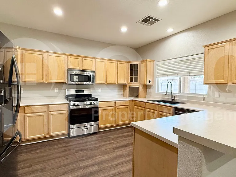 800 N Soho Pl — Photo 10