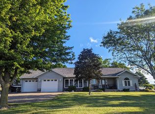 2989 Allentown Rd, Pekin, IL 61554